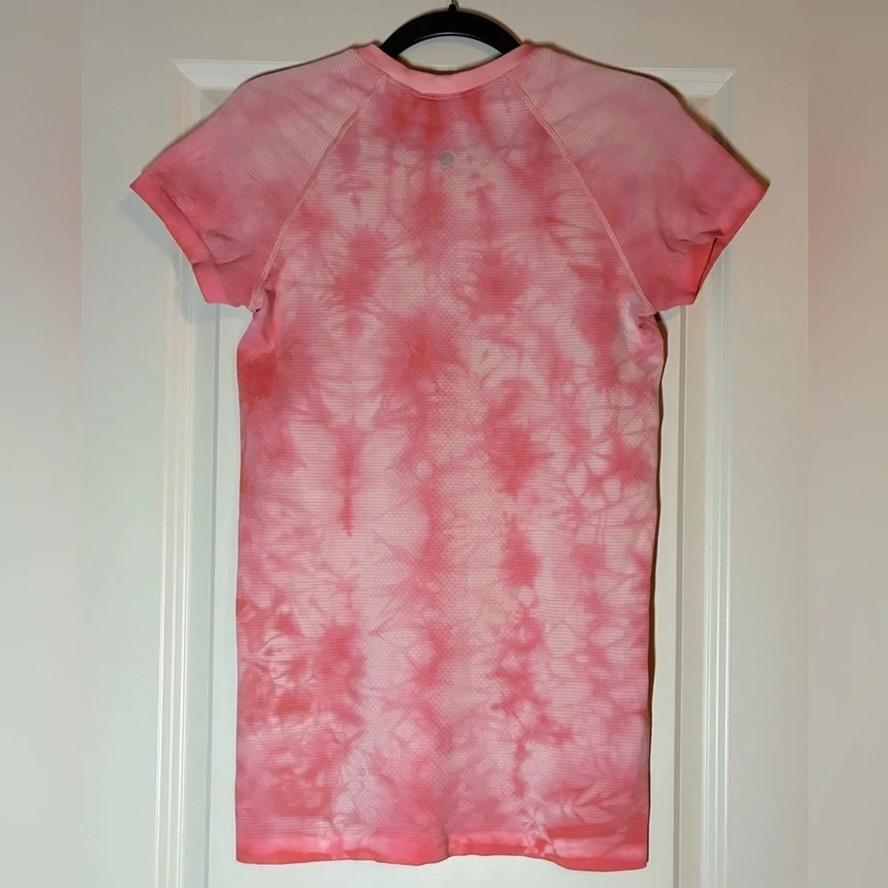 Lululemon Swiftly Tech Short Sleeve Shirt 2.0 in Marble Dye Raspberry Cream Sz 6